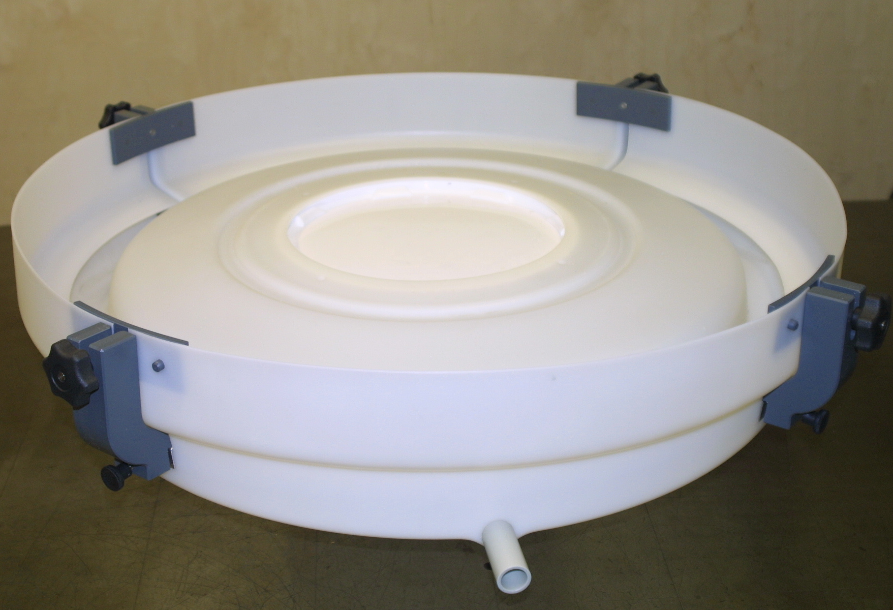 plastic fabrication of drip tray for xray medical industry